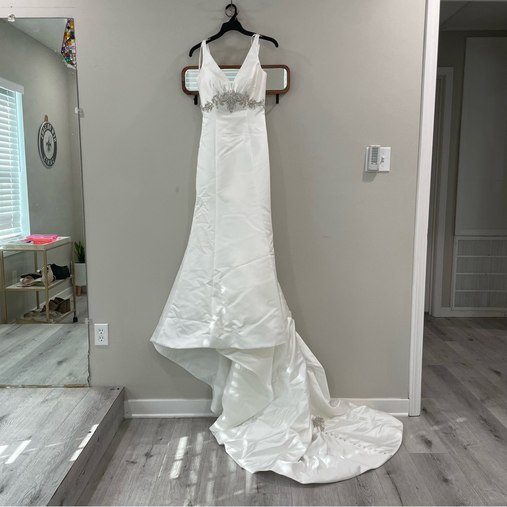 Allure Bridals 8432 Wedding Dress Size 6. Great Condition!
